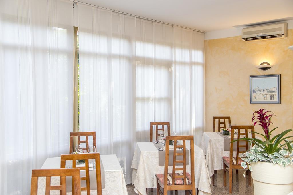 Hotel Rita Riccione Eksteriør billede